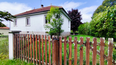 Maison à vendre à Champagne-Mouton, Charente, Poitou-Charentes, avec Leggett Immobilier