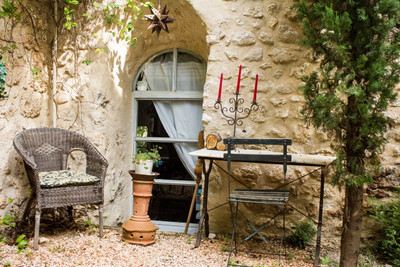 Ancienne ferme de Haute-Provence avec pigeonnier --- idéale pour activité chambres d'hôtes / gites
