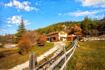 Maison à vendre à Barrême, Alpes-de-Haute-Provence, PACA, avec Leggett Immobilier