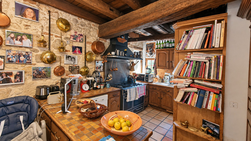 French property for sale in Savignac-de-l'Isle, Gironde - €477,000 - photo 2