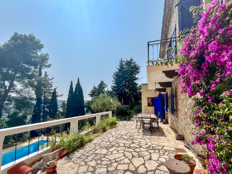French property for sale in Bagnols-en-Forêt, Var - €578,000 - photo 2