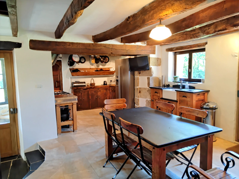 French property for sale in Verneuil, Charente - €299,600 - photo 2