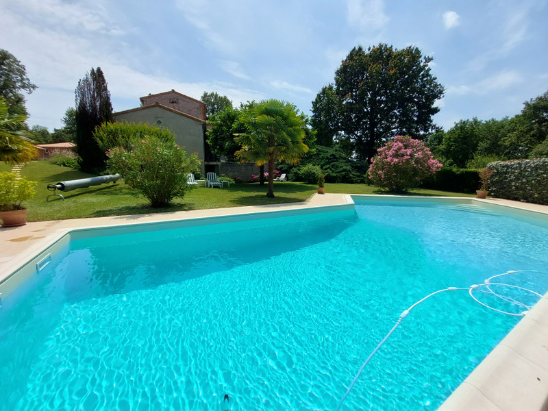 French property for sale in Angoulême, Charente - €492,500 - photo 9