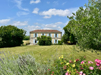 Maison à vendre à Matha, Charente-Maritime - 399.950 € - photo 1