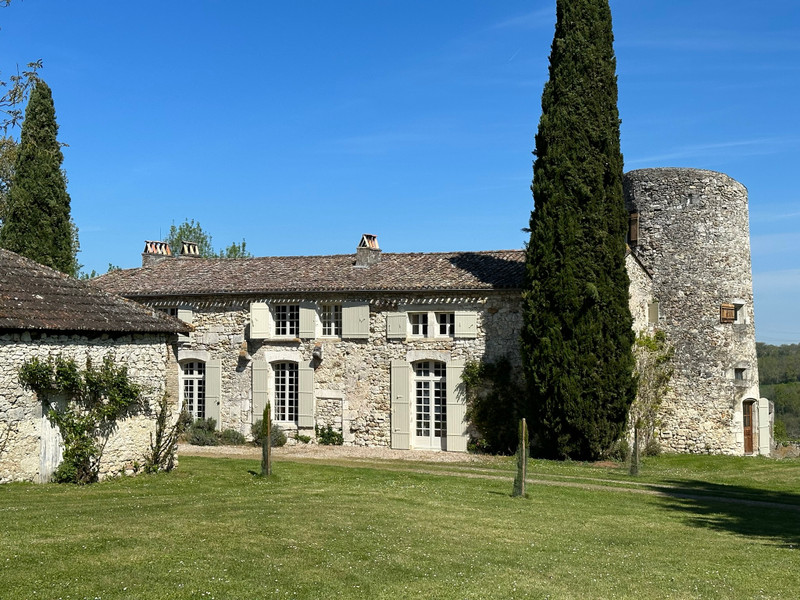 Chateau à vendre à Saint-Seurin-de-Prats, Dordogne - 1.265.000 € - photo 1