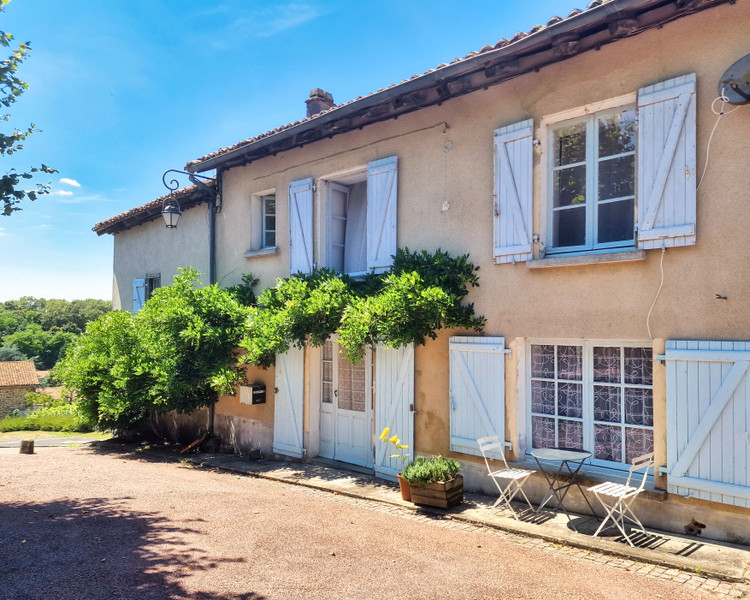 Maison à vendre à Esse, Charente - 99.000 € - photo 1