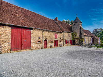 Become the next Custodian of a 14th Century Château